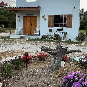azteca-villas.comcaribbean.com/